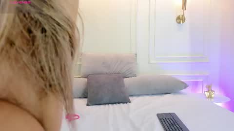 Snapshot of emily_golden_ chatting on 07/13/26, 07:27 online show from 07/13/26, 07:27