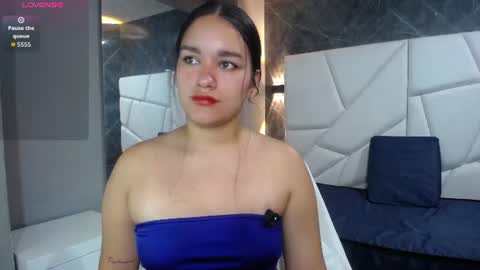Snapshot of emily_gomez159 chatting on 07/14/26, 11:27 Emily online show from 07/14/26, 11:27