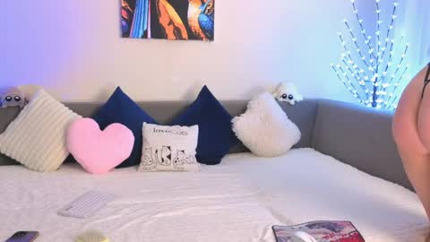 Snapshot of emily_heels chatting on 05/04/26, 11:28 Emily Heels online show from 05/04/26, 11:28