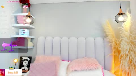 Snapshot of emily_hill___ chatting on 01/17/25, 03:23 EMILY Monday 5-2 am From Tuesday to Friday5-1 am Colombia time online show from 01/17/25, 03:23