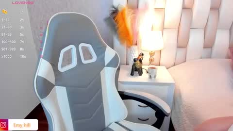 Snapshot of emily_hill___ chatting on 01/26/25, 02:35 EMILY Monday 5-2 am From Tuesday to Friday5-1 am Colombia time online show from 01/26/25, 02:35