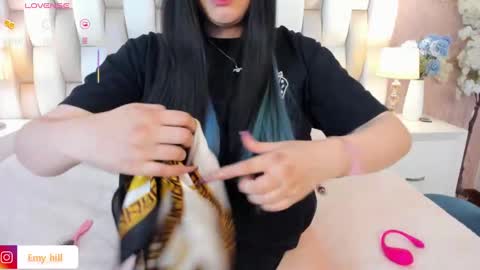 Snapshot of emily_hill___ chatting on 02/20/25, 09:09 EMILY Monday 5-2 am From Tuesday to Friday5-1 am Colombia time online show from 02/20/25, 09:09