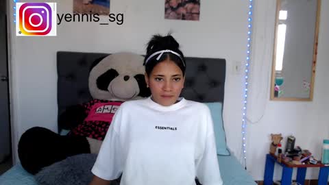 Snapshot of emily_hot_01 chatting on 02/23/25, 02:04 emily online show from 02/23/25, 02:04