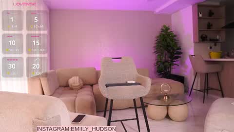 Snapshot of emily_huddson_ chatting on 07/18/26, 09:40 independet model online show from 07/18/26, 09:40