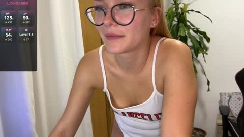 Snapshot of emily_jayreal chatting on 01/26/25, 06:27 Emily online show from 01/26/25, 06:27