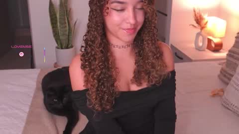 Snapshot of emily_johnson1 chatting on 01/05/26, 10:46 Juliana online show from 01/05/26, 10:46