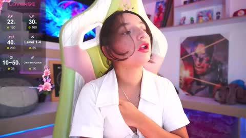 Snapshot of emily_jonexs_ chatting on 02/19/26, 10:28 mily online show from 02/19/26, 10:28