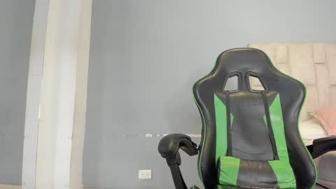 Emi  independent model  online show from 12/13/24, 11:17