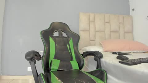 Emi  independent model  online show from 12/14/24, 02:23