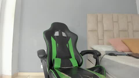 Emi  independent model  online show from 12/24/24, 12:22