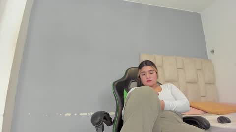 Emi  independent model  online show from 01/15/25, 10:46