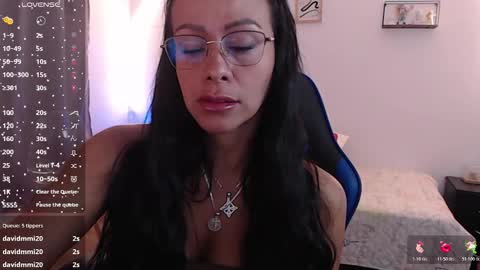 emily leroy. online show from 11/04/25, 12:15