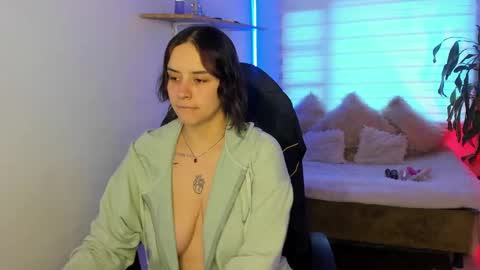 Snapshot of emily_lindey chatting on 10/26/25, 07:09 emily_lindey online show from 10/26/25, 07:09