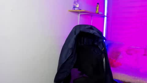 Snapshot of emily_lindey chatting on 11/21/25, 03:27 emily_lindey online show from 11/21/25, 03:27