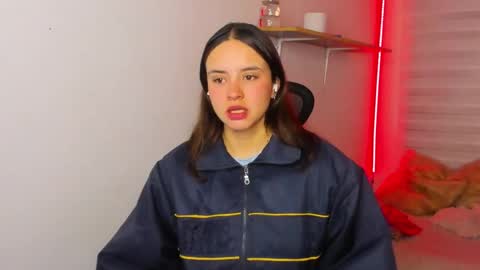 Snapshot of emily_lindey chatting on 11/23/25, 03:17 emily_lindey online show from 11/23/25, 03:17