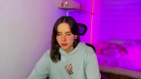 Snapshot of emily_lindey chatting on 11/29/25, 03:09 emily_lindey online show from 11/29/25, 03:09