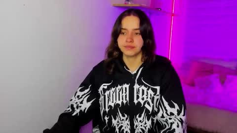 Snapshot of emily_lindey chatting on 11/30/25, 03:21 emily_lindey online show from 11/30/25, 03:21