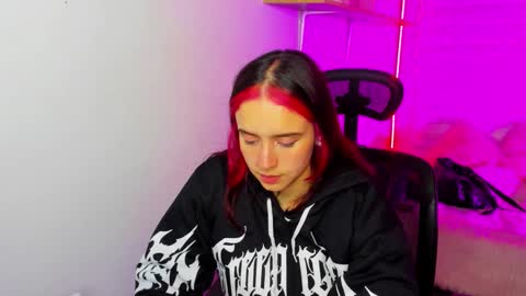 Snapshot of emily_lindey chatting on 12/01/25, 03:11 emily_lindey online show from 12/01/25, 03:11