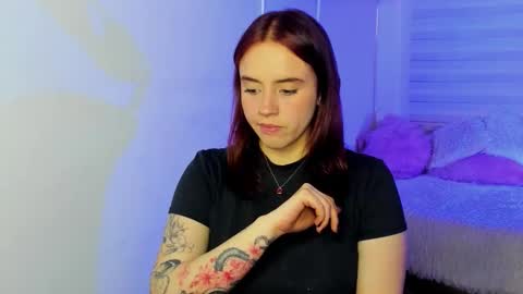 Snapshot of emily_lindey chatting on 12/17/25, 03:34 emily_lindey online show from 12/17/25, 03:34