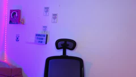 Emily Lindey online show from 03/25/26, 07:25