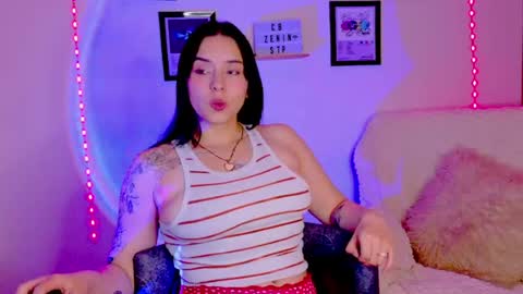 Snapshot of emily_lindey_ chatting on 07/11/26, 06:27 Emily Lindey online show from 07/11/26, 06:27