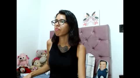 Snapshot of emily_loperaa chatting on 12/30/24, 11:49 Emily online show from 12/30/24, 11:49