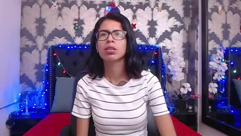 Snapshot of emily_loperaa chatting on 12/31/24, 01:41 Emily online show from 12/31/24, 01:41