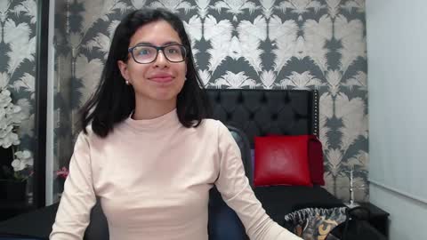 Snapshot of emily_loperaa chatting on 01/25/25, 04:13 Emily online show from 01/25/25, 04:13