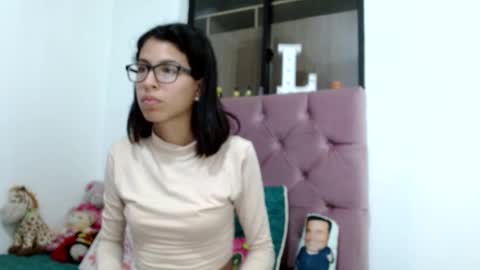 Snapshot of emily_loperaa chatting on 01/26/25, 12:58 Emily online show from 01/26/25, 12:58