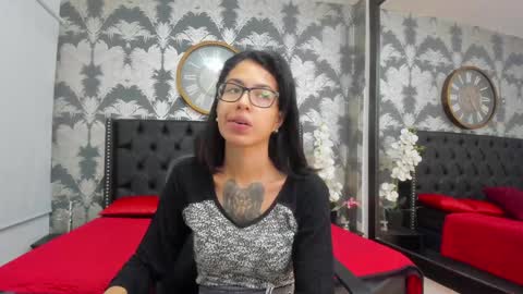 Snapshot of emily_loperaa chatting on 02/05/25, 02:05 Emily online show from 02/05/25, 02:05