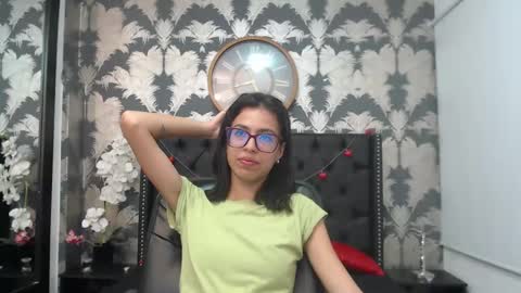 Snapshot of emily_loperaa chatting on 03/09/25, 08:42 Emily online show from 03/09/25, 08:42