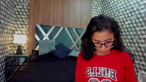 Snapshot of emily_loperaa chatting on 03/11/25, 11:15 Emily online show from 03/11/25, 11:15