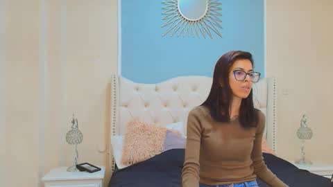 Snapshot of emily_loperaa chatting on 09/14/25, 11:26 Emily online show from 09/14/25, 11:26