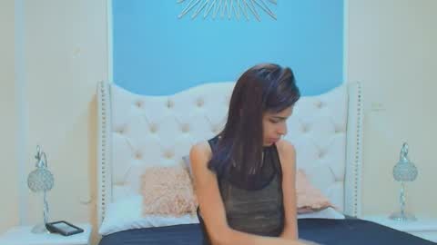 Snapshot of emily_loperaa chatting on 09/16/25, 11:17 Emily online show from 09/16/25, 11:17