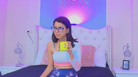 Snapshot of emily_loperaa chatting on 10/21/25, 10:32 Emily online show from 10/21/25, 10:32