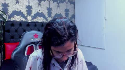 Snapshot of emily_loperaa chatting on 05/02/26, 02:11 Emily online show from 05/02/26, 02:11