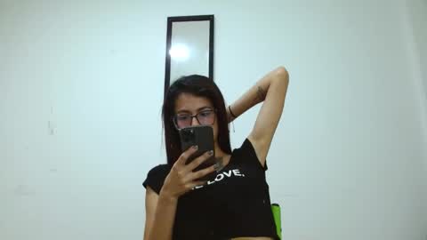 Snapshot of emily_loperaa chatting on 05/16/26, 02:19 Emily online show from 05/16/26, 02:19