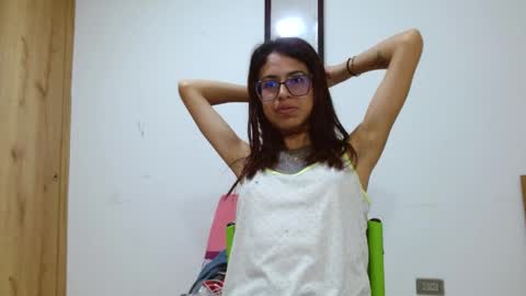Snapshot of emily_loperaa chatting on 05/26/26, 01:45 Emily online show from 05/26/26, 01:45