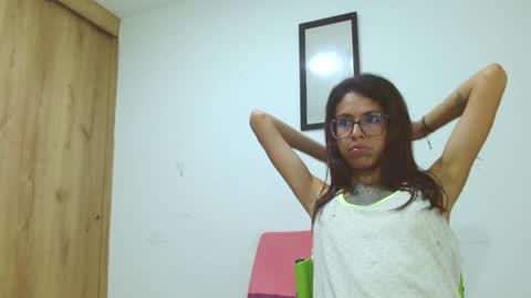 Snapshot of emily_loperaa chatting on 05/27/26, 05:15 Emily online show from 05/27/26, 05:15