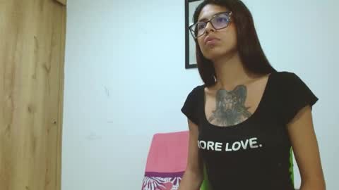 Snapshot of emily_loperaa chatting on 05/30/26, 04:20 Emily online show from 05/30/26, 04:20