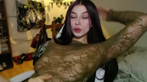 Snapshot of emily_mckey chatting on 10/03/25, 11:02 Emily online show from 10/03/25, 11:02