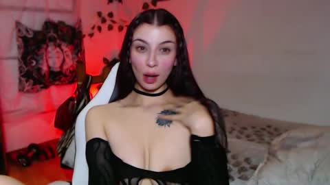 Snapshot of emily_mckey chatting on 10/04/25, 11:14 Emily online show from 10/04/25, 11:14