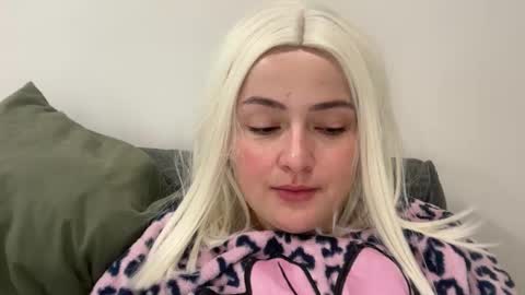 emily_morning_dew online show from 11/18/25, 06:29