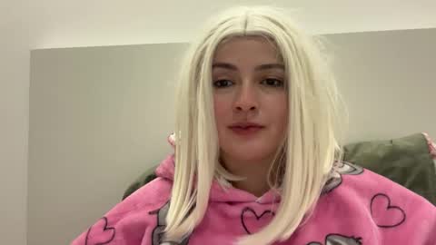 Snapshot of emily_morning_dew chatting on 12/21/25, 11:39 emily_morning_dew online show from 12/21/25, 11:39