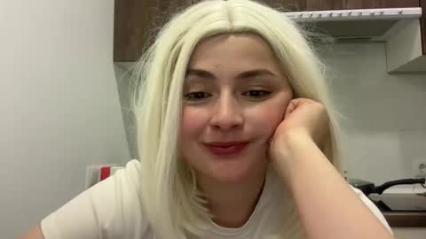 Snapshot of emily_morning_dew chatting on 01/11/26, 02:33 emily_morning_dew online show from 01/11/26, 02:33