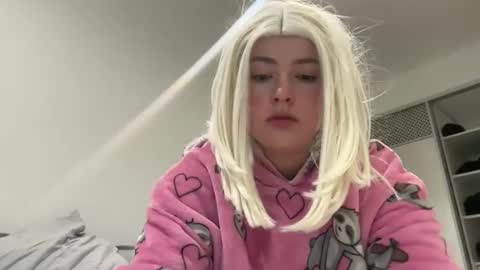 Snapshot of emily_morning_dew chatting on 01/13/26, 06:51 emily_morning_dew online show from 01/13/26, 06:51