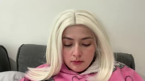 Snapshot of emily_morning_dew chatting on 01/15/26, 12:32 emily_morning_dew online show from 01/15/26, 12:32