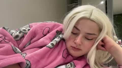 Snapshot of emily_morning_dew chatting on 01/16/26, 05:33 emily_morning_dew online show from 01/16/26, 05:33