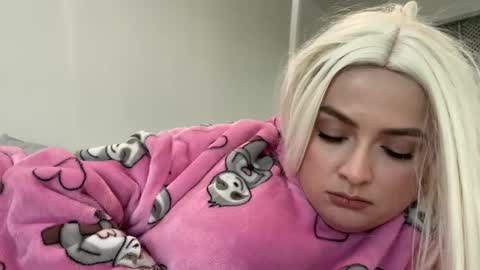 Snapshot of emily_morning_dew chatting on 01/19/26, 01:37 emily_morning_dew online show from 01/19/26, 01:37