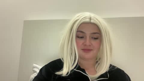 Snapshot of emily_morning_dew chatting on 02/14/26, 04:26 emily_morning_dew online show from 02/14/26, 04:26